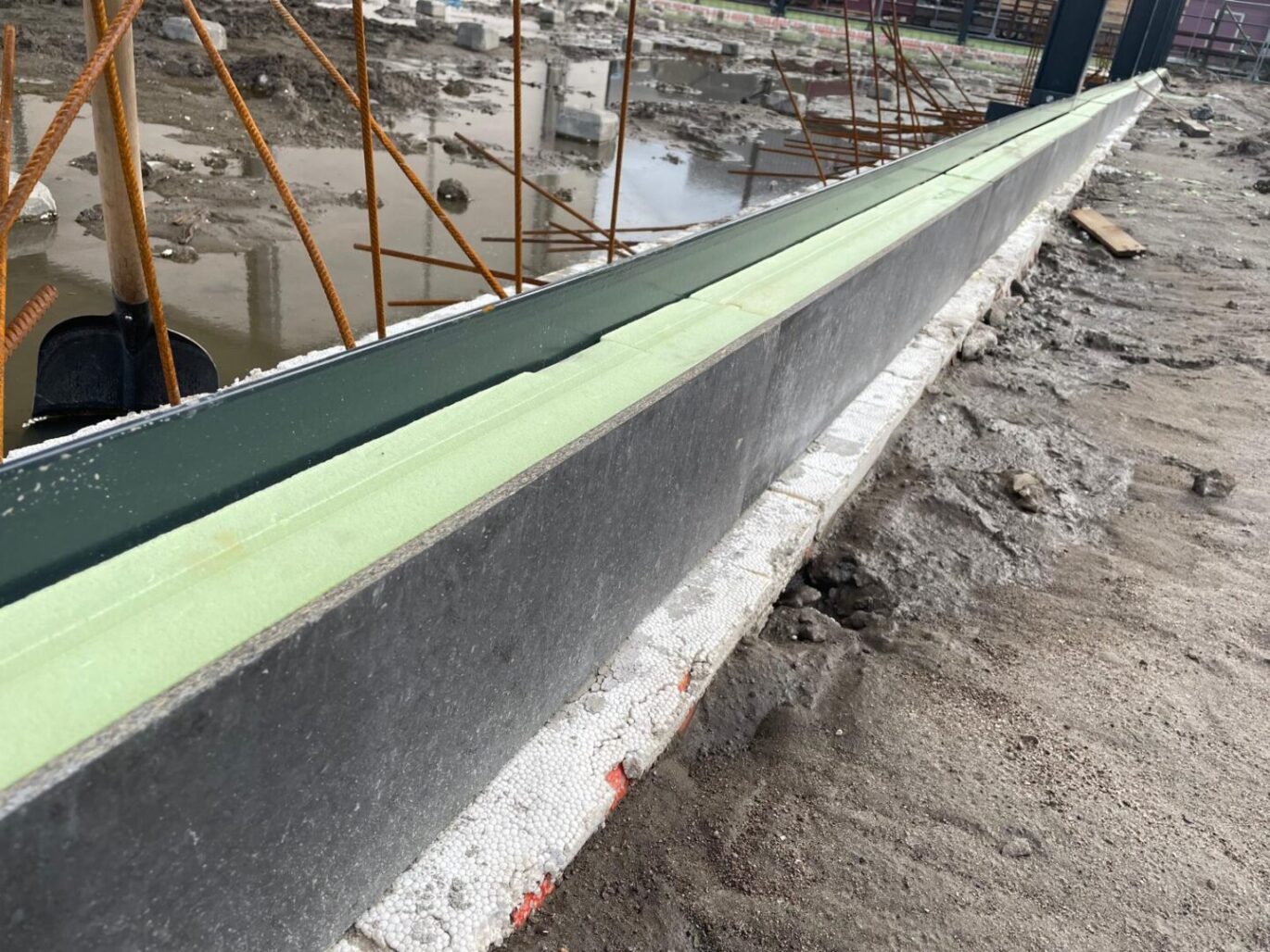 Pascon tegen staalconstructie